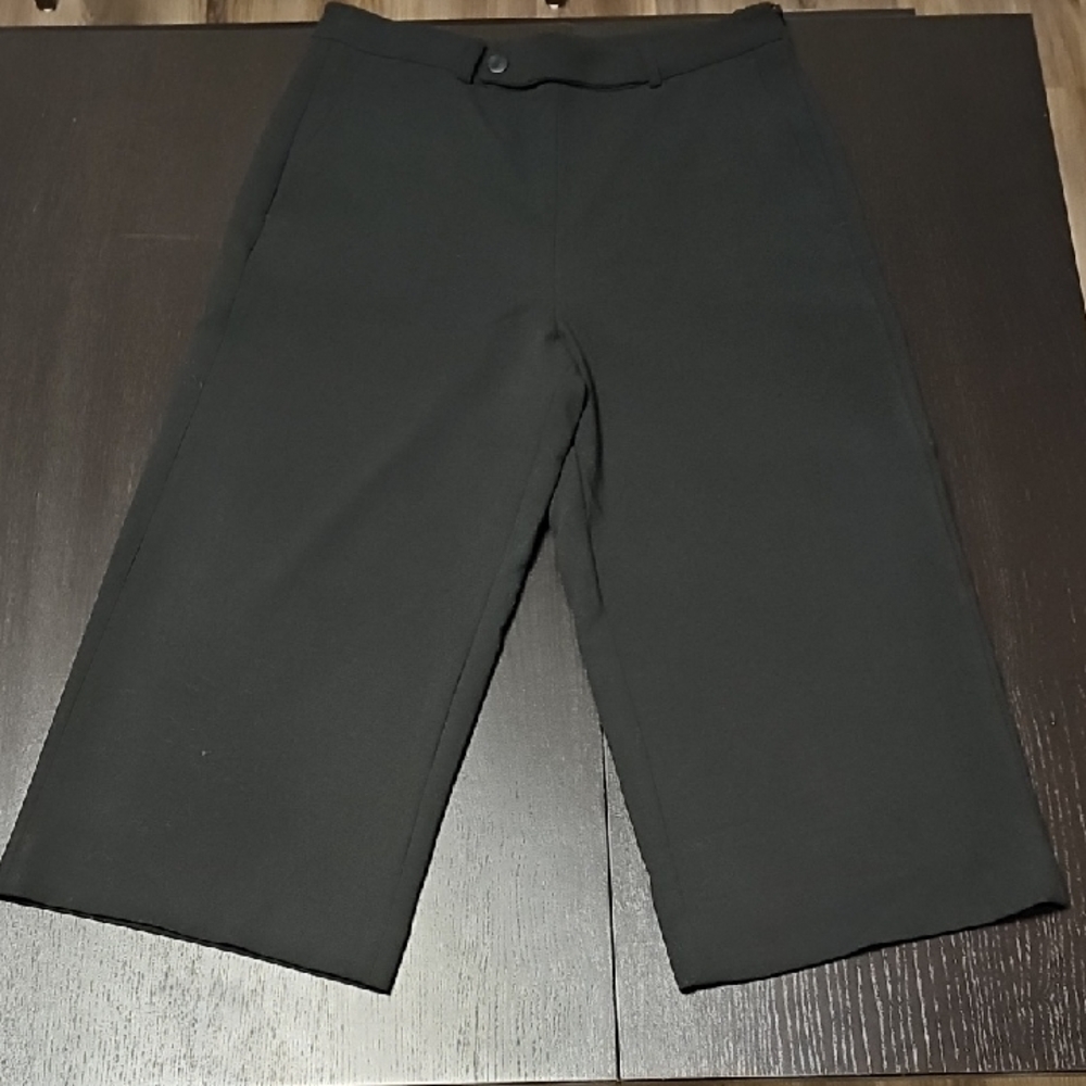RW&CO. Ladies Black Capri Dress Pants